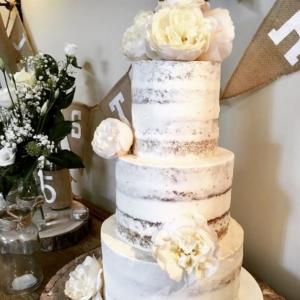 Semi naked & florist flowers wedding cake